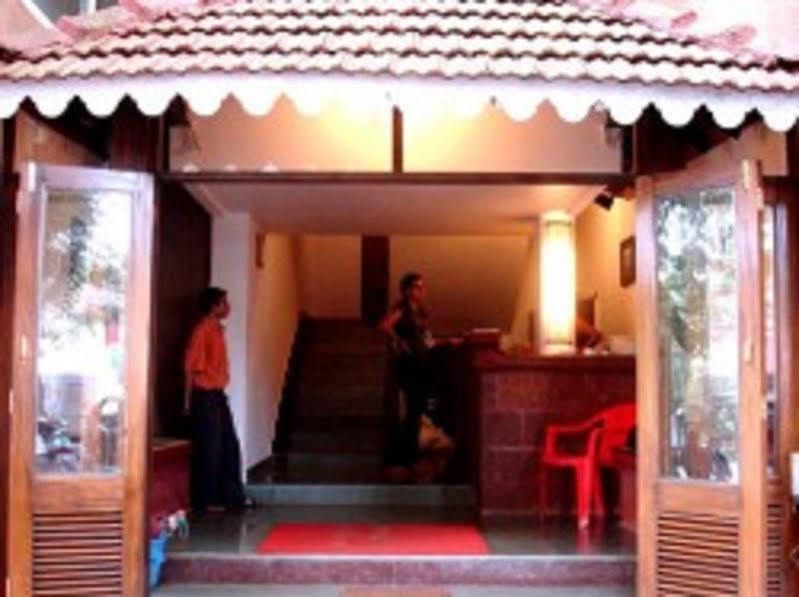 Oyo Flagship Paradise Inn Near Immaculate Conception Church パナジ エクステリア 写真